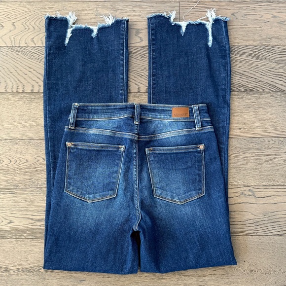 Judy Blue Distressed Frayed Hem Jeans - Picture 1 of 10